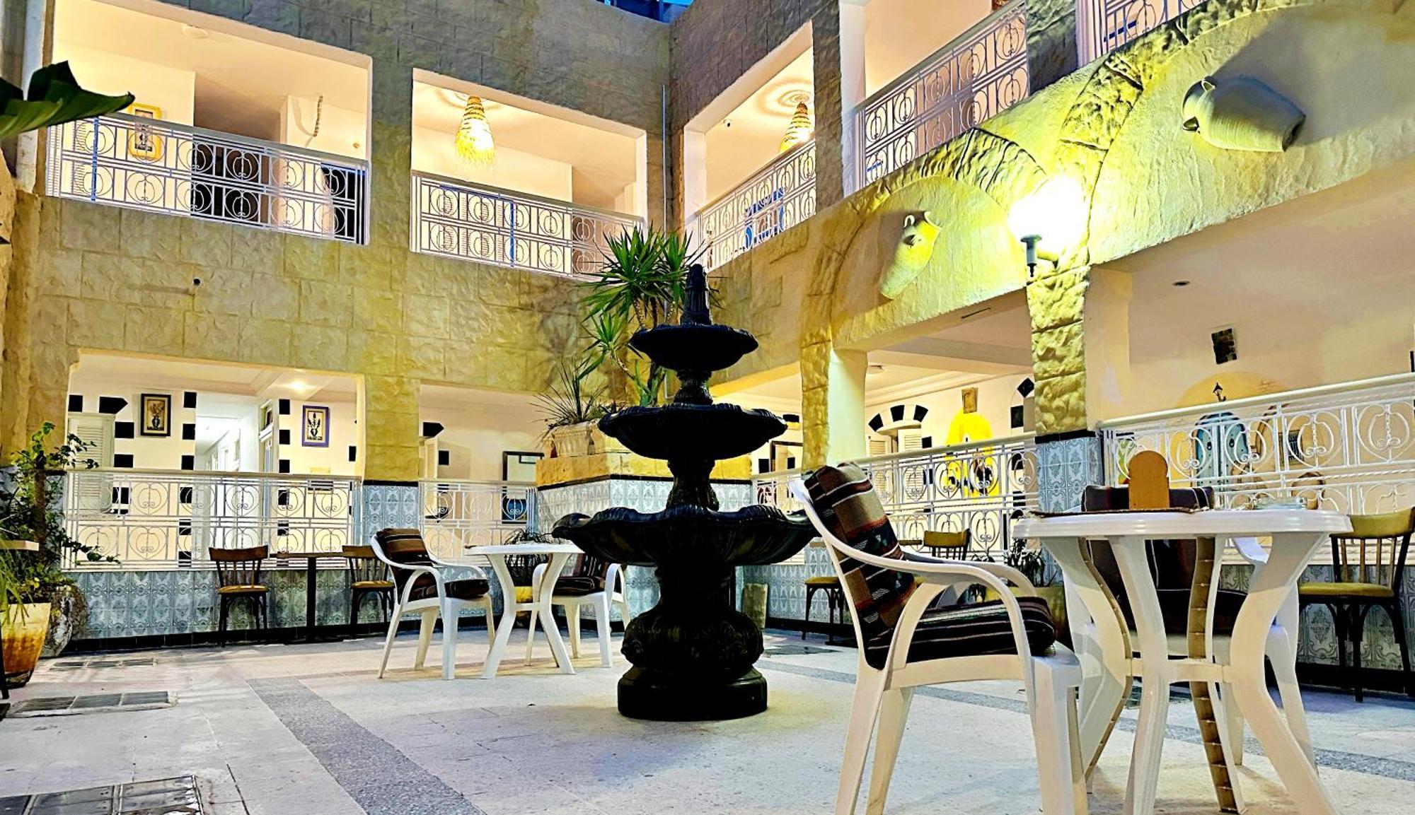 Paris Hotel 2*