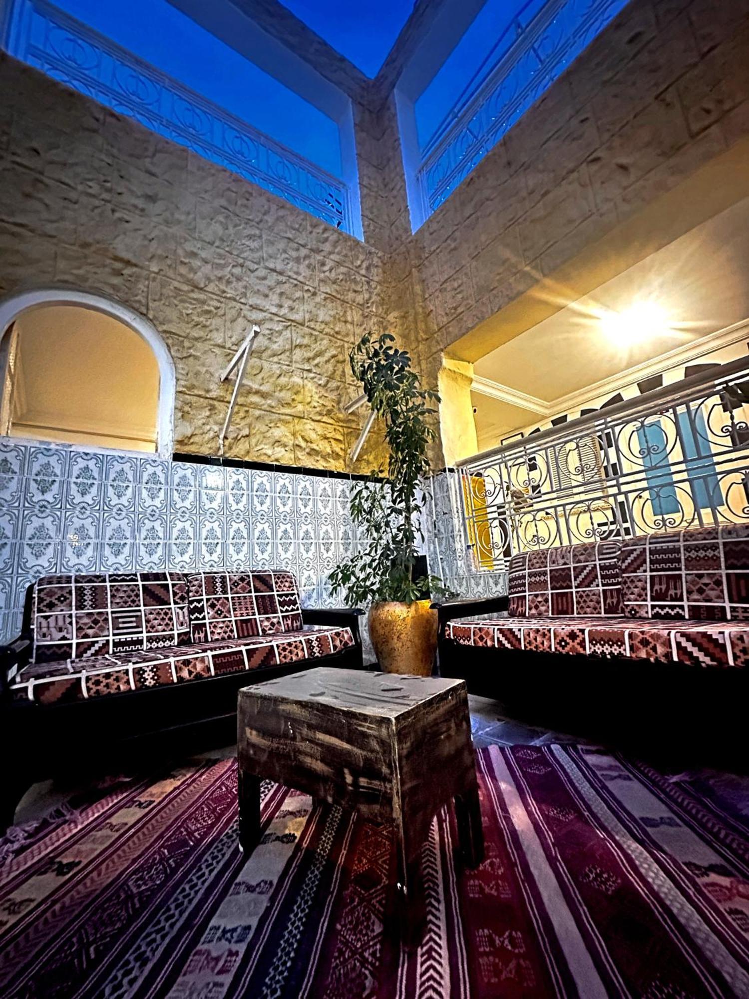 Paris Hotel 2*
