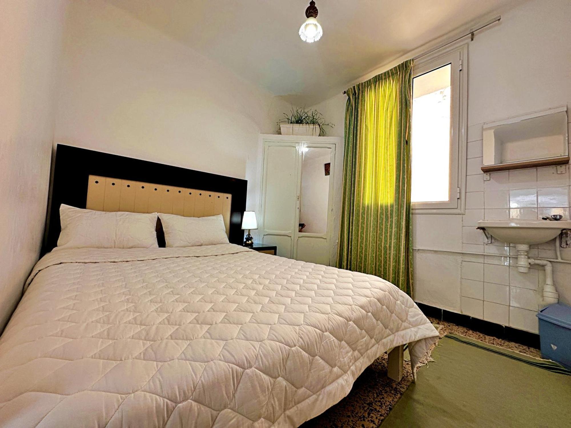 Paris Hotel 2*