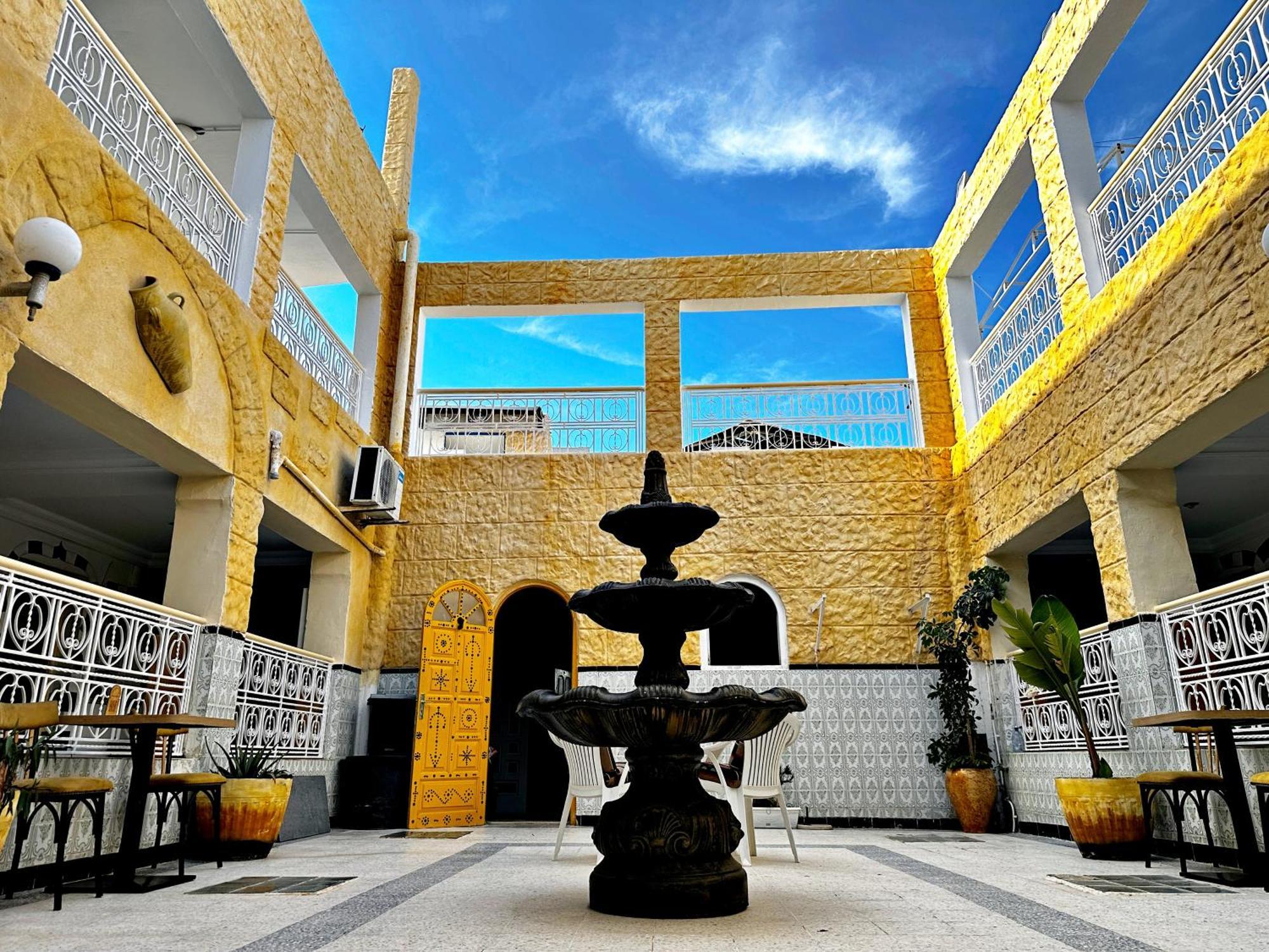 Paris Hotel 2*